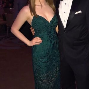 Bardot (from Nordstrom) Forrest Green Structured/Fitted Midi Dress. Size M/8.